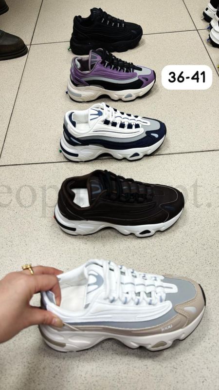 Кроссовки женские Meitesi 002